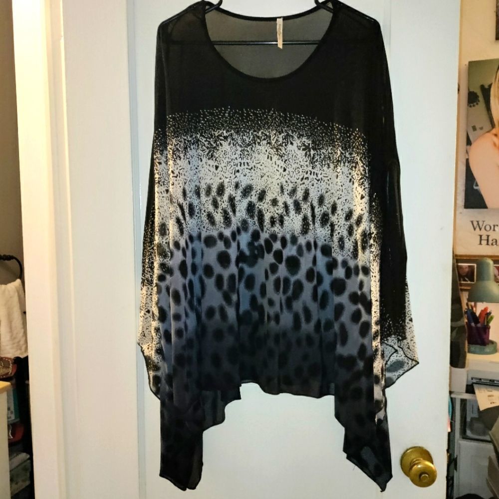 Open shoulder, loose fit, mesh, pullover